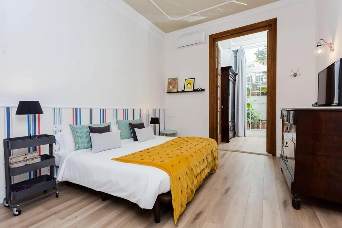 Luxury 4Bdr In Gracia Apartment Barcelona 0*,  Spain